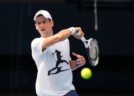 2022-01-11t135900z_1_lynxmpei0a0l0_rtroptp_4_tenis-australia-djokovic-deportacao