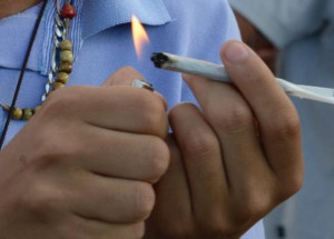 915924-marcha_da_maconha_vac6046