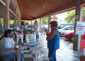 artur-nogueira-aplica-1-327-doses-no-1o-dia-v-do-ano-correio-nogueirense-capa