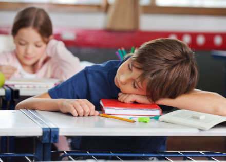 volta-as-aulas-como-lidar-com-dificuldade-de-alunos-em-acordar-cedo-correio-nogueirense