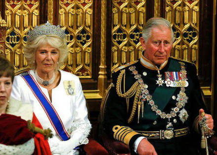 2022-02-06t185203z_1_lynxmpei150cq_rtroptp_3_reinounido-charles-elizabeth