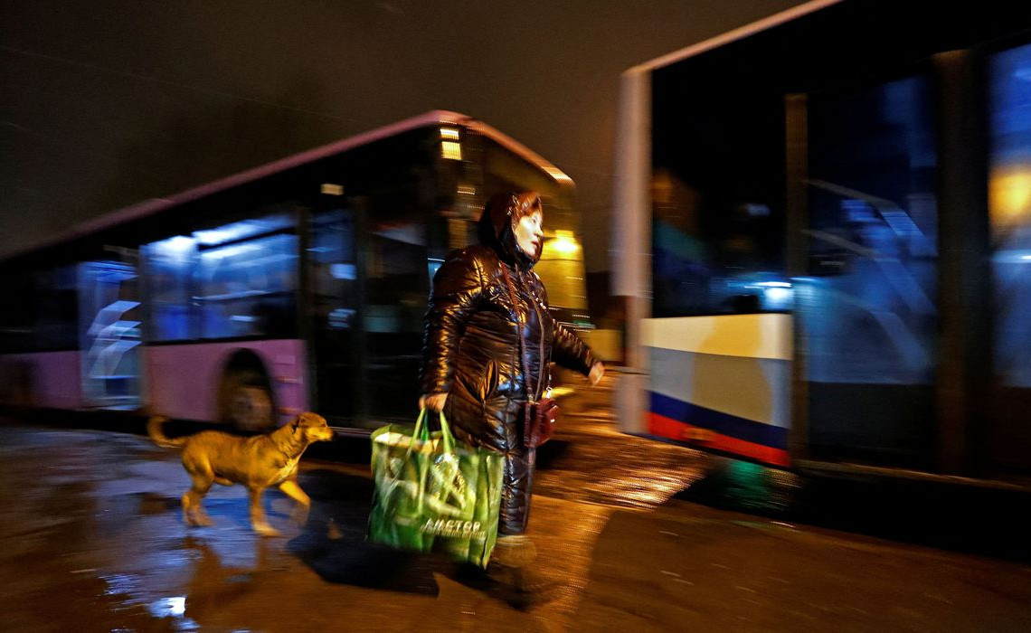 2022-02-18t215600z_1_lynxmpei1h13m_rtroptp_4_ukraine-crisis-evacuation