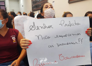 na-camara-educadoras-e-pajens-de-artur-nogueira-fazem-protesto-e-cobram-prefeito-e-vereadores-correio-nogueirense