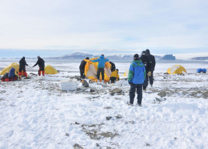 pesquisadores_em_acampamento