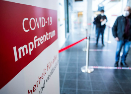 2021-11-18t175521z_1_lynxmpehah11f_rtroptp_4_health-coronavirus-germany