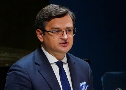 2022-02-25t181643z_1_lynxmpei1o140_rtroptp_4_ucrania-crise-kuleba-desumanizar