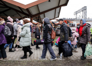 2022-03-02t000000z_587139036_mt1nurpho0004viupm_rtrmadp_3_thousands-escape-ukraine-for-poland