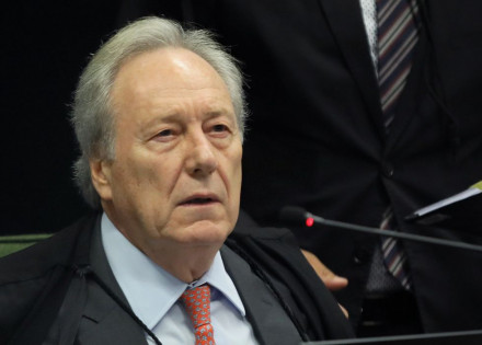 Ministro Ricardo Lewandowski durante sessão da 2ª turma do STF.