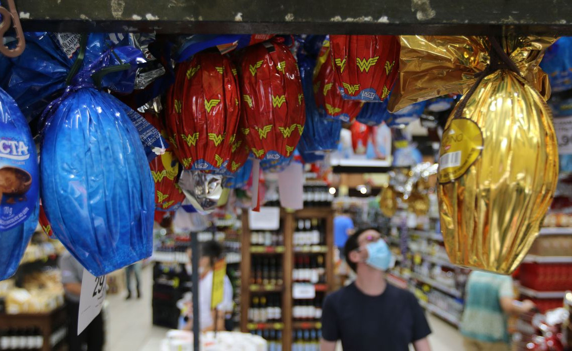 Comércio de ovos de páscoa na Semana Santa