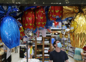 Comércio de ovos de páscoa na Semana Santa