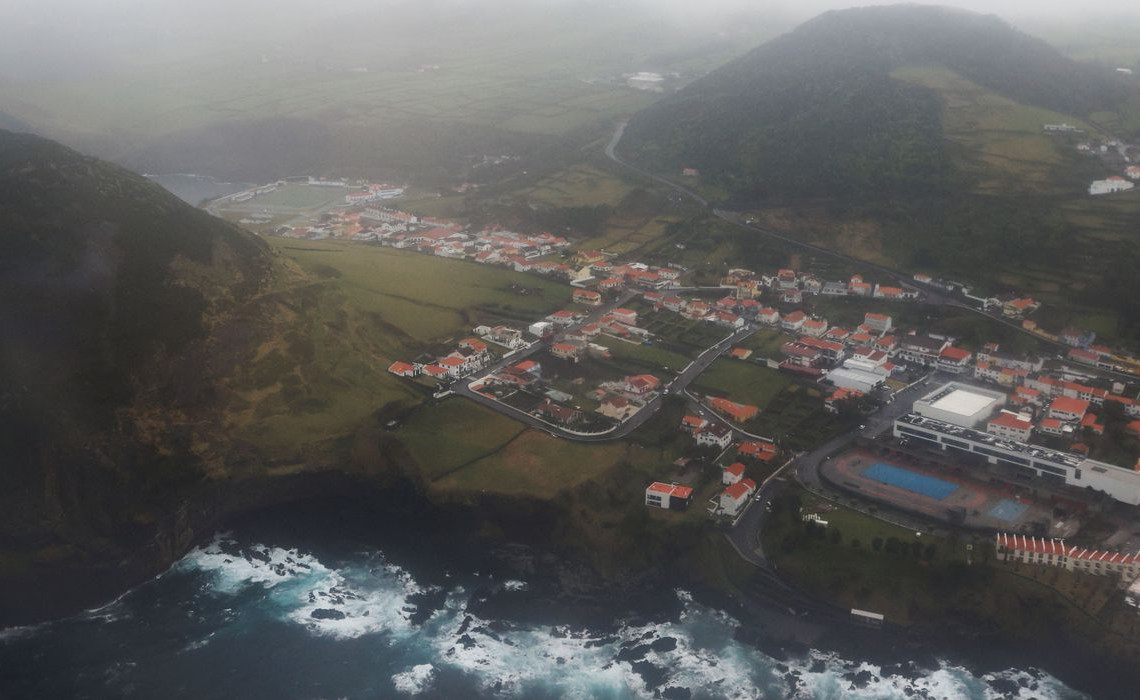 2022-03-25t232406z_1_lynxnpei2o14d_rtroptp_4_portugal-azores-quake
