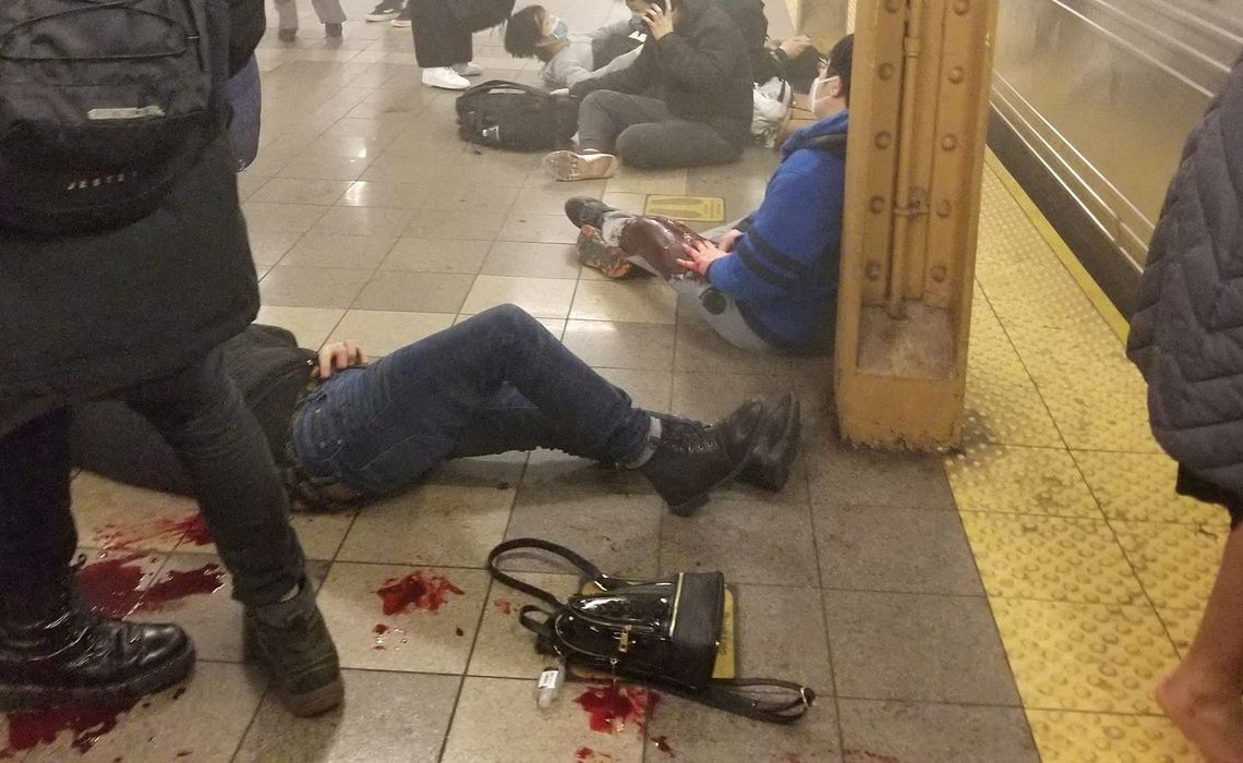 2022-04-12t150339z_1517223169_rc2qlt9i926l_rtrmadp_3_new-york-shooting-wounded