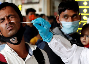 2022-04-18t123245z_1_lynxnpei3h0b3_rtroptp_4_health-coronavirus-asia-cases