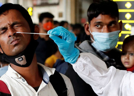 2022-04-18t123245z_1_lynxnpei3h0b3_rtroptp_4_health-coronavirus-asia-cases