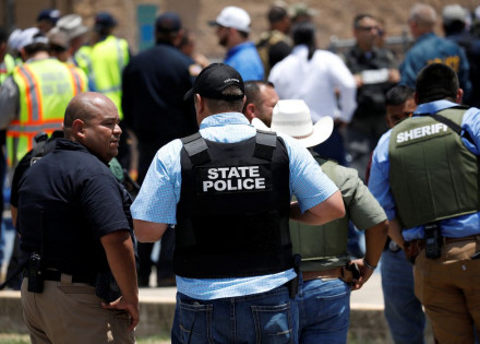 2022-05-24t210415z_1_lynxnpei4n14o_rtroptp_4_texas-shooting