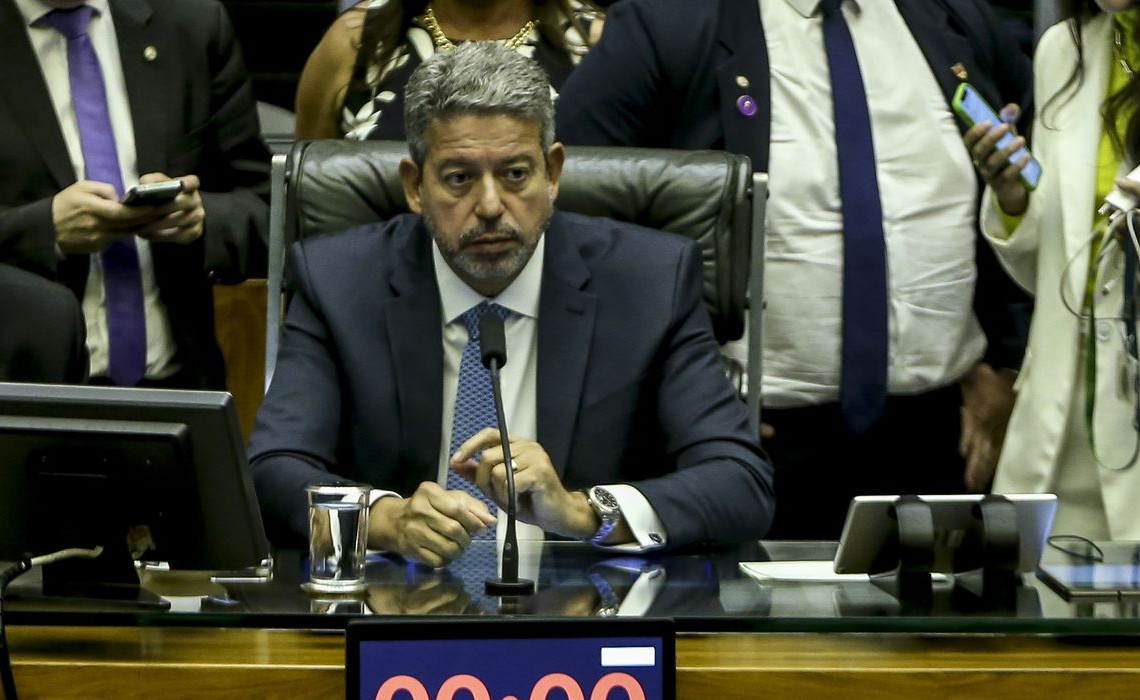 Câmara dos Deputados realiza sessão plenária semipresencial