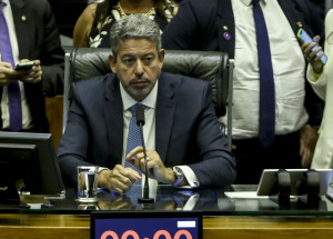 Câmara dos Deputados realiza sessão plenária semipresencial