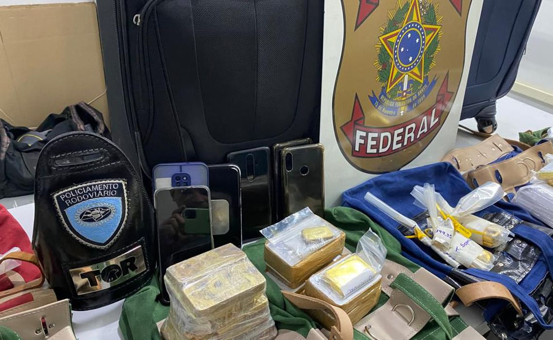 policia_federal_aprende_77_kg_de_ouro_em_aviao_particular20220505_0572