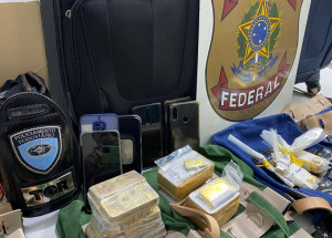 policia_federal_aprende_77_kg_de_ouro_em_aviao_particular20220505_0572