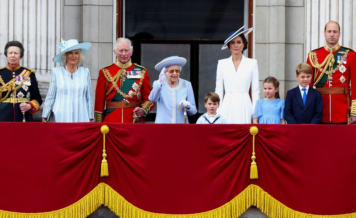 2022-06-02t215350z_1_lynxmpei5112y_rtroptp_4_britain-royals-platinum-jubilee-parade