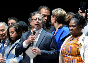 2022-06-20t124423z_1_lynxmpei5j0ey_rtroptp_4_colombia-eleicao-petro-vitoria