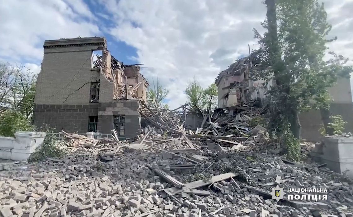2022-05-19t233918z_1_lynxnpei4i14e_rtroptp_4_ukraine-crisis-donetsk