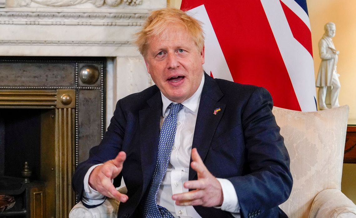 2022-06-06t202508z_1_lynxmpei550td_rtroptp_4_britain-politics-johnson-kallas