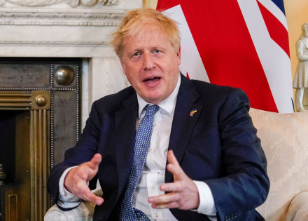 2022-06-06t202508z_1_lynxmpei550td_rtroptp_4_britain-politics-johnson-kallas