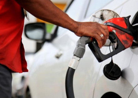 gasolina-diesel-combustivel-posto-abastecer-1643655155109_v2_900x506