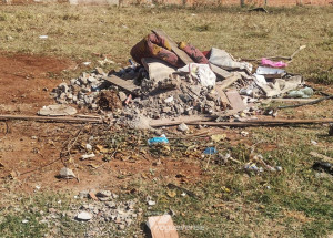 mulher-e-flagrada-descartando-lixo-em-terreno-de-artur-nogueira-correio-nogueirense