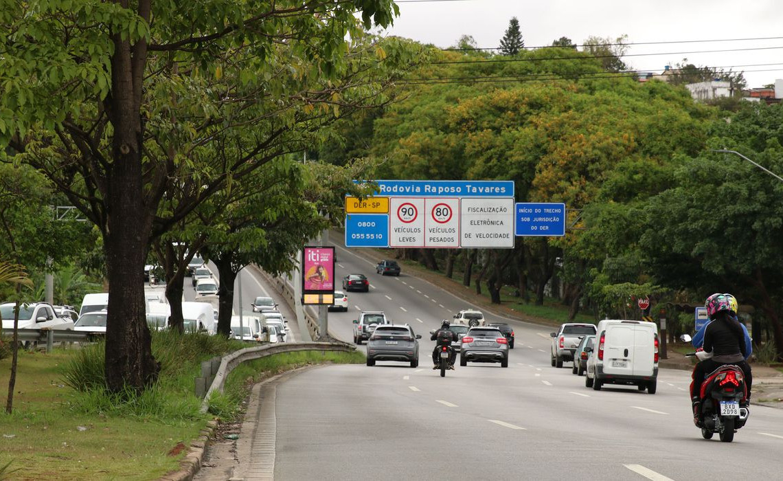 São Paulo - Início da Rodovia Raposo Tavares.
