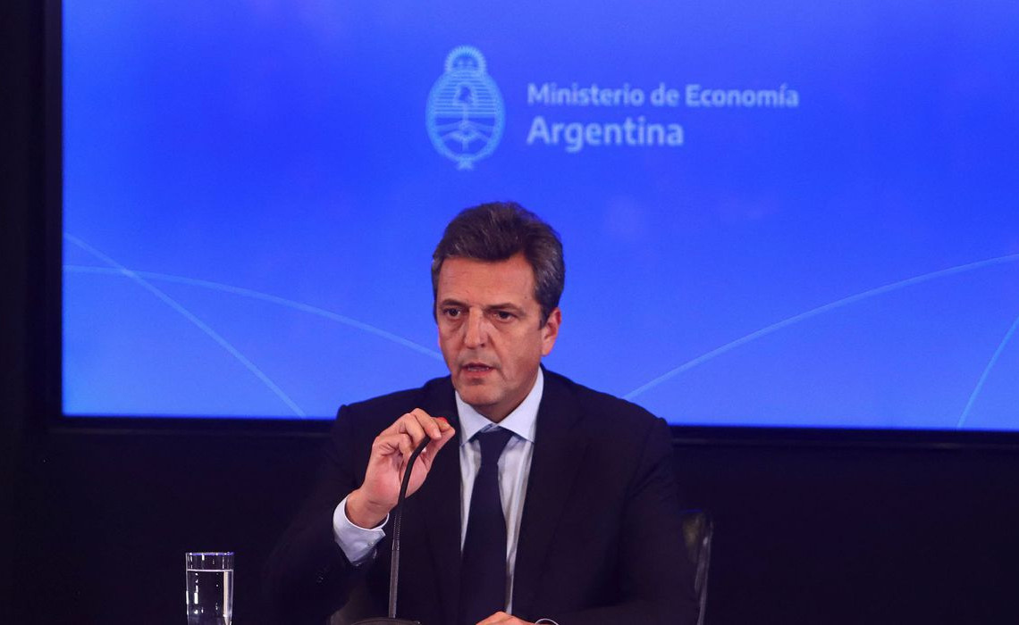 2022-08-03t235207z_1_lynxmpei7215u_rtroptp_4_argentina-economy