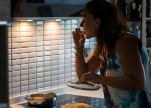 acordar-na-madrugada-para-comer-pode-ser-disturbio-de-sono-diz-medica-correio-nogueirense