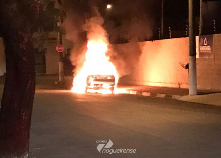 carro-pega-fogo-em-artur-nogueira-correio-nogueirense