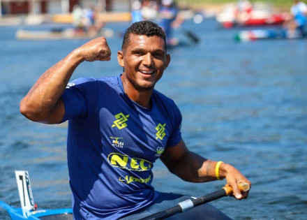 isaquias-queiroz-garante-ouro-no-pan-americano-de-canoagem-no-canada-correio-nogueirense