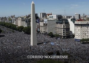 campeoes-do-mundo-sao-recebidos-como-herois-na-volta-a-argentina-correio-nogueirense