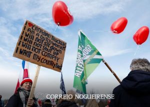 agricultores-holandeses-e-ativistas-climaticos-protestam-contra-politicas-do-governo-correio-nogueirense
