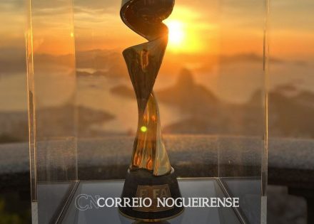 futebol-feminino-taca-da-copa-do-mundo-e-exibida-no-corcovado-no-rio-correio-nogueirense