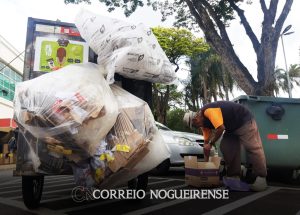 catadores-de-reciclaveis-reivindicam-pagamento-fixo-pela-coleta-correio-nogueirense