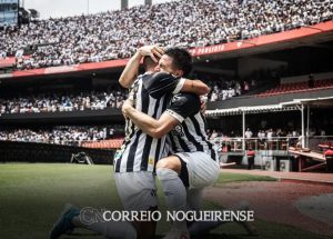 santos-vence-em-dia-de-grande-publico-e-homenagens-no-morumbis-correio-nogueirense