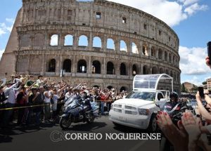 milhares-de-pessoas-se-reunem-no-centro-de-roma-para-o-cortejo-funebre-de-francisco-correio-nogueirense