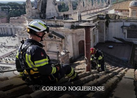 instalada-na-capela-sistina-chamine-que-anunciara-o-novo-papa-correio-nogueirense-capa