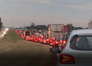 amigos-e-familiares-de-trabalhador-que-morreu-na-replan-realizam-protesto-na-rodovia-zeferino-vaz-correio-nogueirense