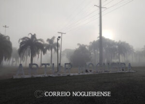 com-termometro-marcando-8-2oc-artur-nogueira-amanhece-sob-neblina-correio-nogueirense