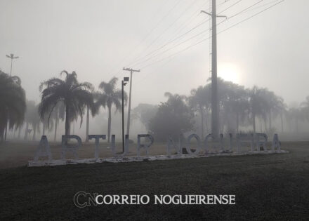 com-termometro-marcando-8-2oc-artur-nogueira-amanhece-sob-neblina-correio-nogueirense