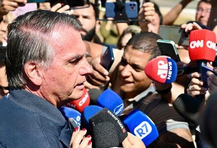 o-ex-presidente-jair-bolsonaro-fala-depois-de-colocar-tornozeleira-eletronica-em-brasilia-1752848315395_v2_615x300