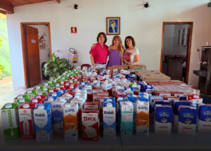 prefeitura-arrecada-mais-de-300-litros-de-leite-com-ingresso-solidario-do-miss-mirim-correio-nogueirense