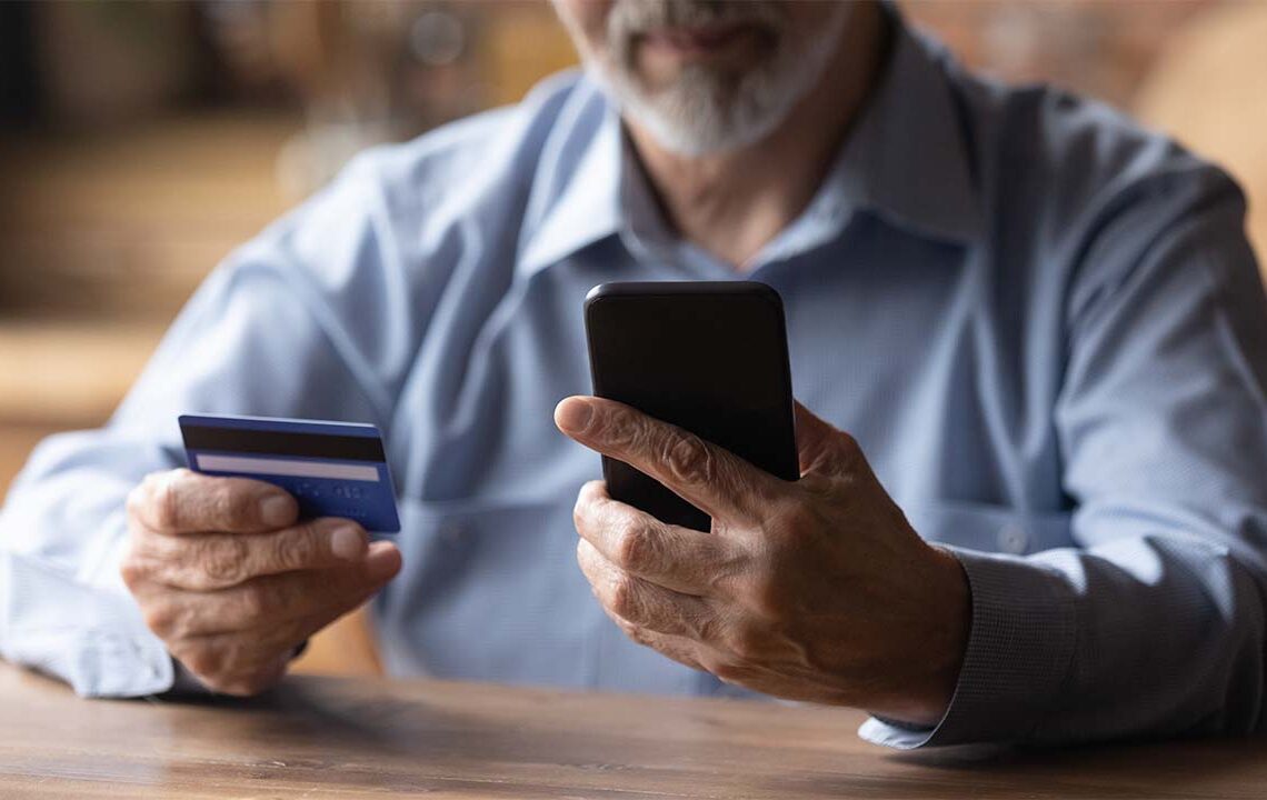 Golpes contra idosos. Como se proteger de fraudes financeiras