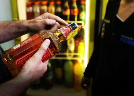 bares-e-fabricantes-treinam-empresas-para-identificar-bebidas-falsas-correio-nogueirense