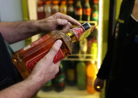 casos-confirmados-de-intoxicacao-por-metanol-chegam-a-59-no-pais-correio-nogueirense